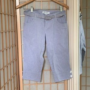 Guess Capris Pants 👖💕